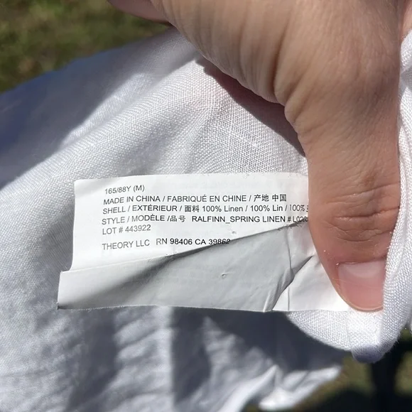 Theory women’s 100% linen white button up blouse. Size medium. - Picture 6 of 6